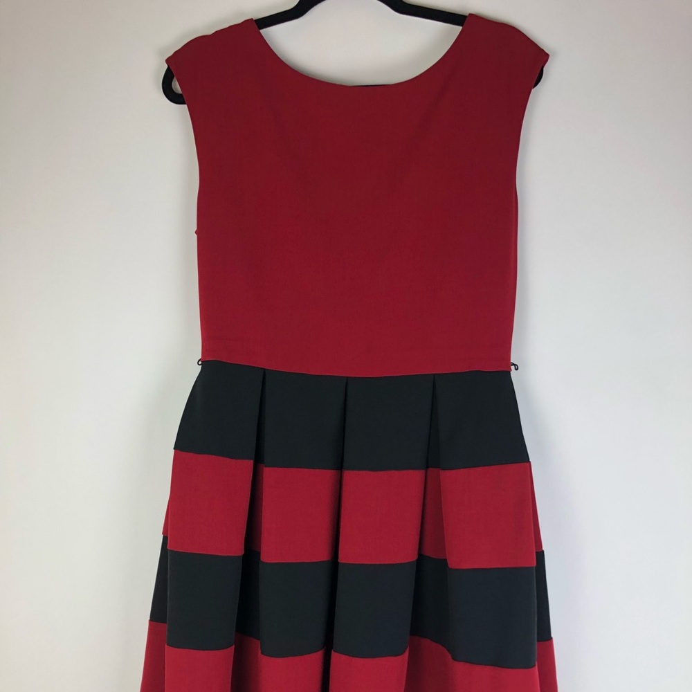 Tiana B. Burgundy and Black Dress. Size 12. - Picture 5 of 8